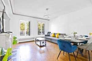 Arc de Triomphe Luxurious 3 Bedroom with NetFlix