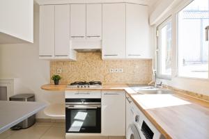 Arc de Triomphe Luxurious 3 Bedroom with NetFlix