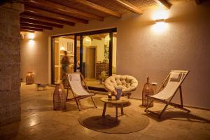 Casa di Pini - Stylish Villa with Infinity and Plunge Pool - 2 km from the Beach