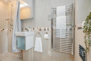 Cosy 1-Bedroom Studio by the Seaside