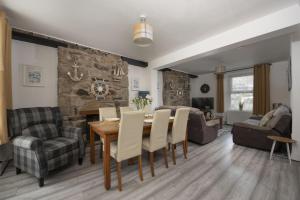 Bryher Cottage - Close to Beach, Pet Friendly - Free WiFi