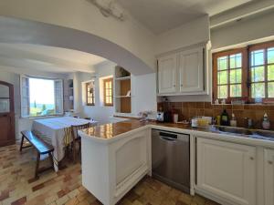 Maison avec vue , piscine et jardin