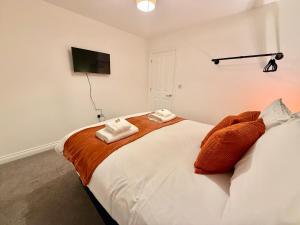 LuxoHaus Luxury 4 Bedroom Home By AltoLuxo Short Lets Serviced Accommodation With Free Wifi & Parking