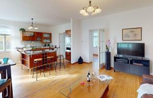 Private House with Sauna, Jacuzzi and Hawaiian Hothouse Spa