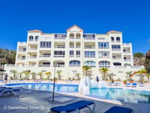 Mona Golf - South Tenerife - Aircon, private parking with heated pool