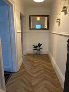 Contractor Family Friendly Modern Home Free Parking Sleeps 7