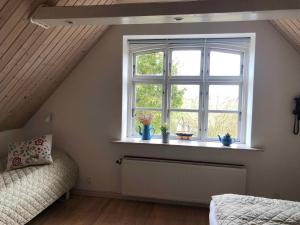 Timber-Frame Holiday Flat Near Beach