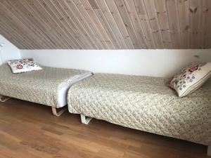 Timber-Frame Holiday Flat Near Beach