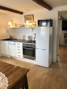 Timber-Frame Holiday Flat Near Beach