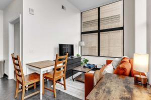 CozySuites Modern 1BR in Downtown Pitts #20
