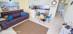 Mona Golf - South Tenerife - Aircon, private parking with heated pool