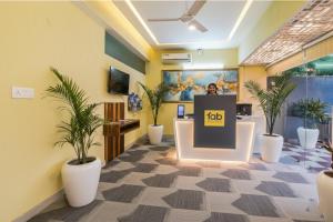 FabHotel Kiara- 400 meters from Medanta hospital