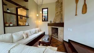 Casa 03 Vale Boa Vista - Charme Rústico em Condomínio com Área de Lazer Completa