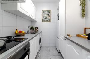 7 min Beach l Pool l Wifi l Sunbeds l Kid Friendly