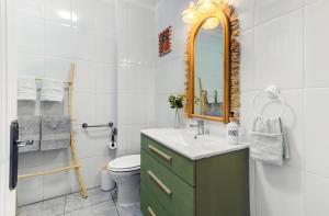 7 min Beach l Pool l Wifi l Sunbeds l Kid Friendly