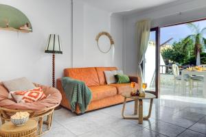 7 min Beach l Pool l Wifi l Sunbeds l Kid Friendly