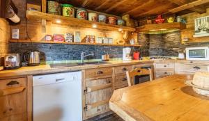 Chalet spacieux à Saint-Nicolas-la-Chapelle avec cheminée