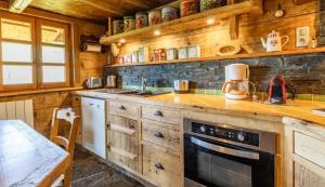 Chalet spacieux à Saint-Nicolas-la-Chapelle avec cheminée