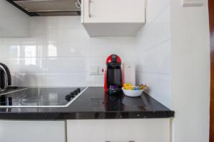 Sea View Stay 200m to Beach