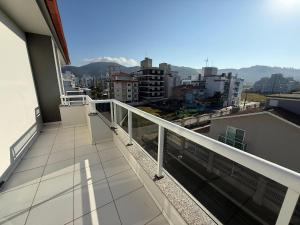 Cód 124- Cobertura com vista á 50m do mar