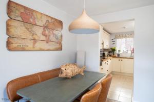 Dog friendly cottage with hot tub under 350 steps to dunes