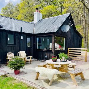 2 bed lodge with private hot tub in Aviemore