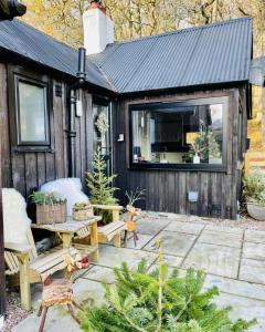 2 bed lodge with private hot tub in Aviemore