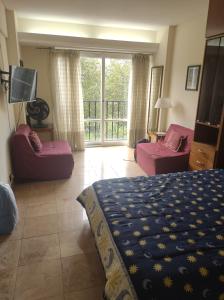 Frente a plaza colon