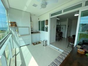 cód 125 - Apartamento amplo, a 80 metros do mar