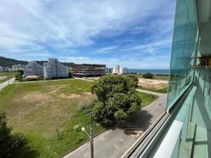 cód 125 - Apartamento amplo, a 80 metros do mar
