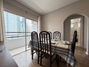 IB02- Apto completo, cozinha nova e perto da praia