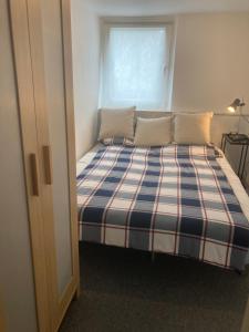 Ruhiges ganzes Apartment Self Check-in 45 m zwei Zimmer Groses Bad Badewanne Kochnische