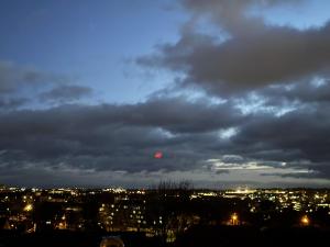 Loveroom de luxe avec jacuzzi sauna vapeur écran 300 cm