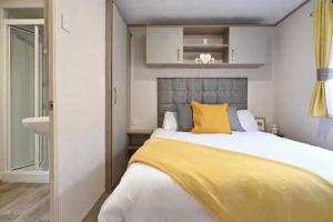 Coopers Beach 3-Bed Caravan Sleeps 8 & Pets Ok