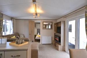 Coopers Beach 3-Bed Caravan Sleeps 8 & Pets Ok