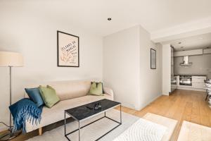 Downtown Modern Apartment - Two Bedrooms!