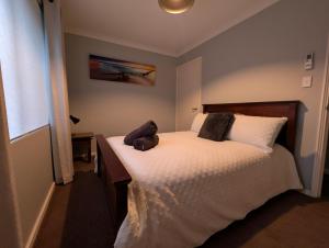 Spacious 4x2 Southwest Gem Perfect for Two Families, Steps from Top Attractions with Fun Spaces for Kids, separate areas for Adults and Big Savings