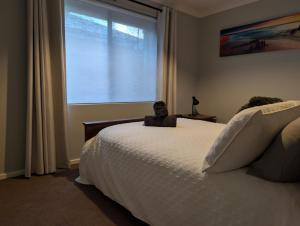 Spacious 4x2 Southwest Gem Perfect for Two Families, Steps from Top Attractions with Fun Spaces for Kids, separate areas for Adults and Big Savings