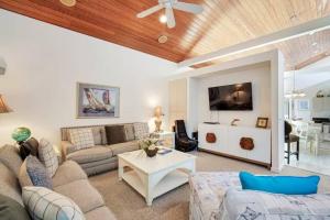 5BR Golf View Short Beach Walk with Heated Pool