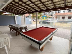 Cód 129 - Casa c sinuca a 300m da praia