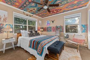 Memories on Mulberry- Hot Tub Game Room Fire Pit