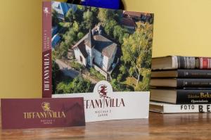 Studio in historical Tiffany Villa with Garden by Noclegi Renters