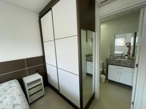 cód 157 - Apartamento á apenas 100 metros do mar!