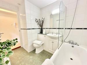 Paddington Beautiful Two Bedroom Apartment