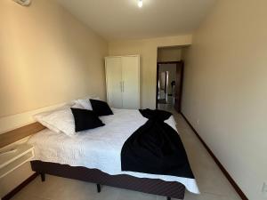 Cód 179 - Apartamento a 70m do mar, na Praia de Palmas