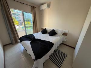 Cód 179 - Apartamento a 70m do mar, na Praia de Palmas