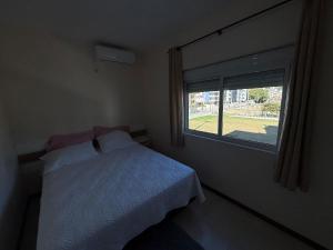 Cód 181 - Apartamento a 70 metros do mar com 2 dormitórios