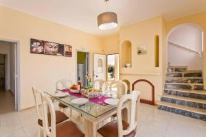 Villa Carlos by Villa Plus