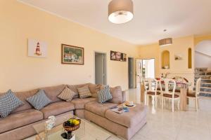 Villa Carlos by Villa Plus