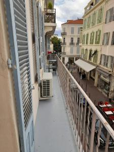 One bedroom with balcony Rue Chabaud